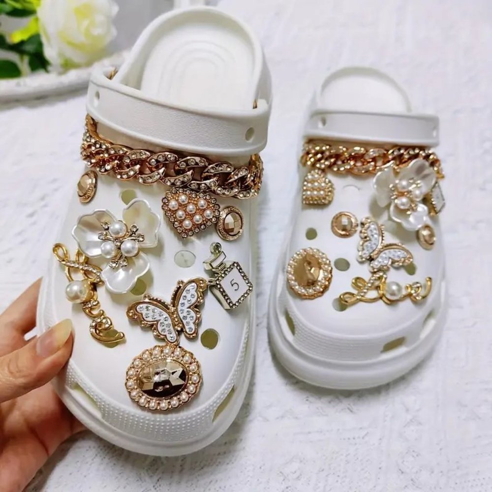 *NEW-18-pcs* Flower Love + Chains Bling Shoe Charms for Your Crocs